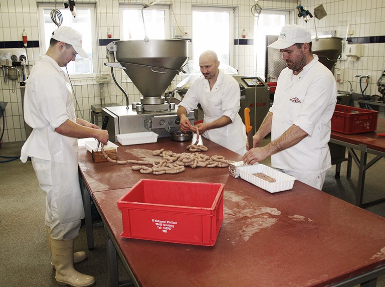 Metzger bei der Arbeit